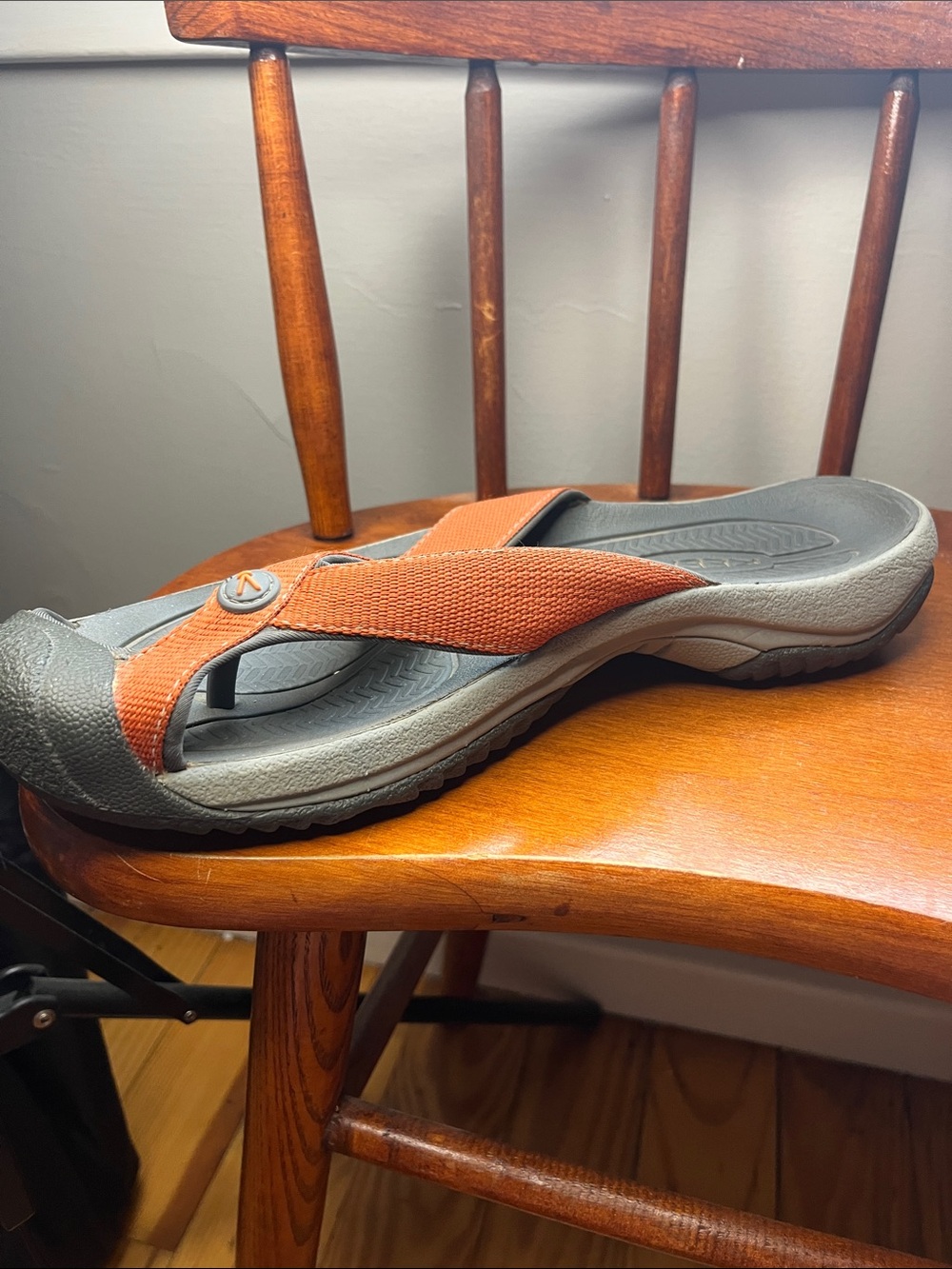 KEEN Kona Flip Sandals Men’s Size 9.5 Brown Leather Outdoor Comfort EUC - Picture 7 of 9